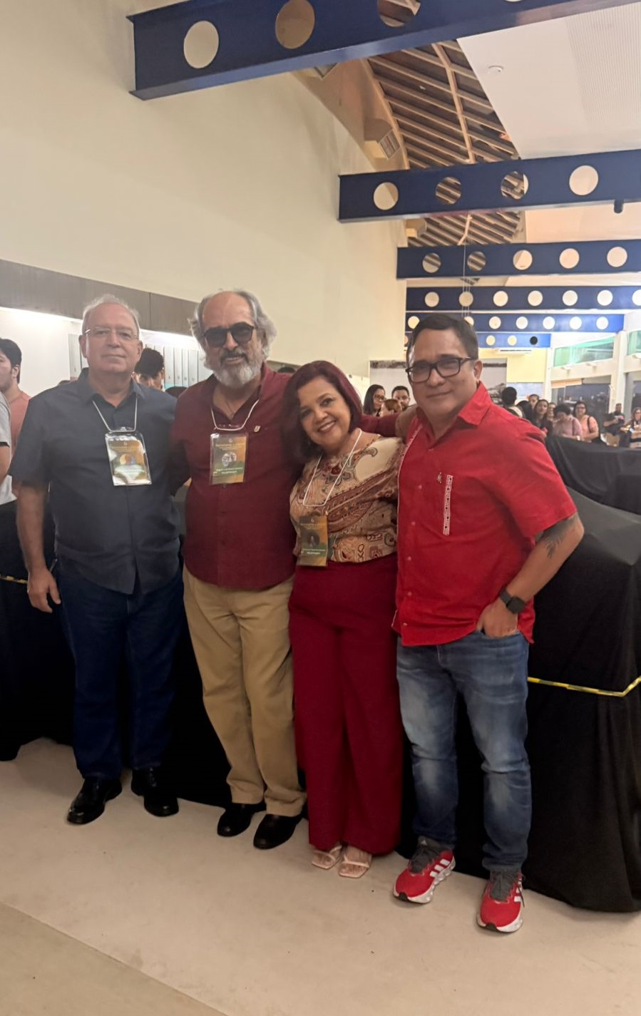 Fotografia registra 4 pessoa na joexpe 2025.